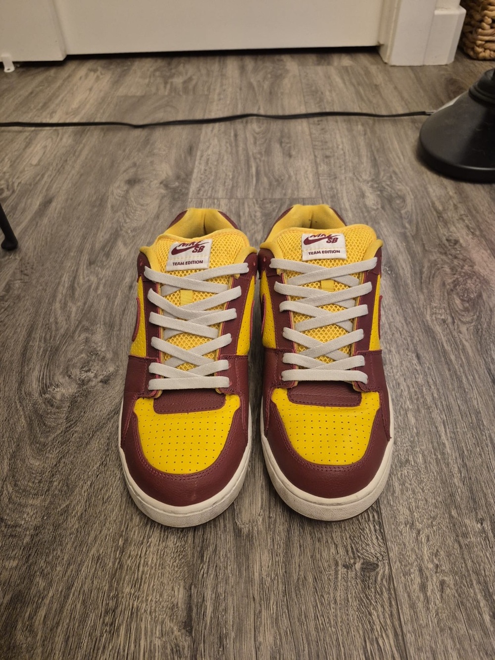 Men’s Low-Top Skate Shoes - Yellow/Burgundy